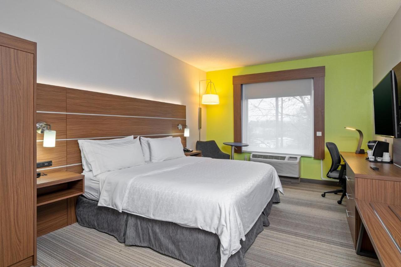 Holiday Inn Express Hotel & Suites Woodbridge, An Ihg Hotel Extérieur photo