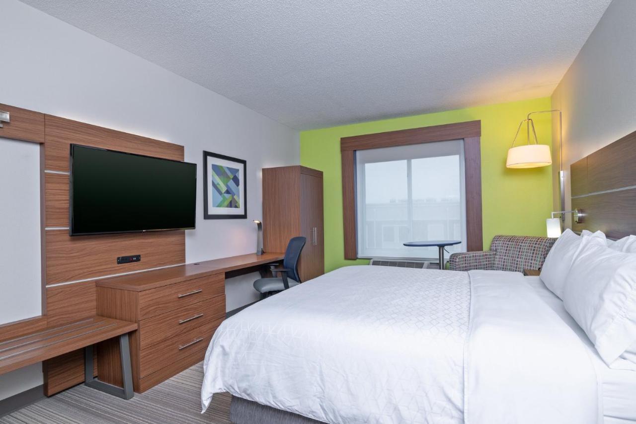 Holiday Inn Express Hotel & Suites Woodbridge, An Ihg Hotel Extérieur photo