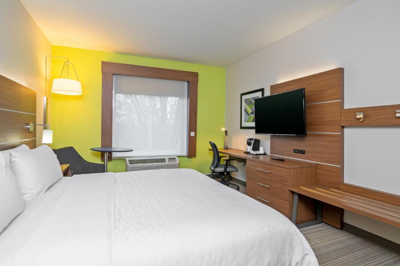 Holiday Inn Express Hotel & Suites Woodbridge, An Ihg Hotel Extérieur photo