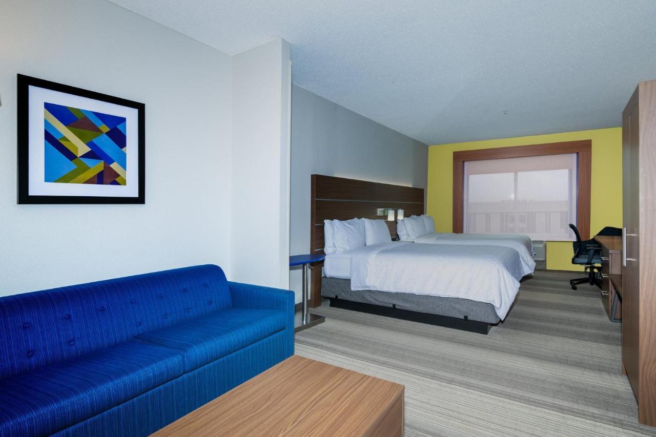 Holiday Inn Express Hotel & Suites Woodbridge, An Ihg Hotel Extérieur photo