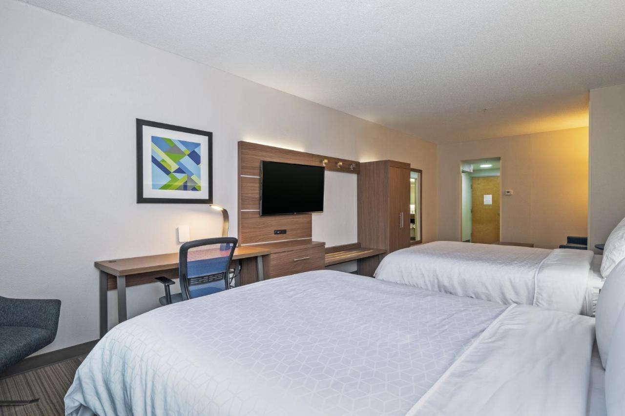 Holiday Inn Express Hotel & Suites Woodbridge, An Ihg Hotel Extérieur photo