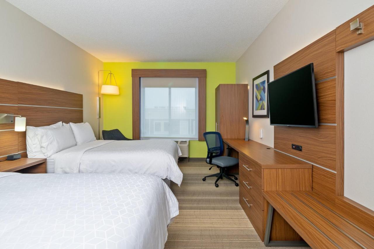 Holiday Inn Express Hotel & Suites Woodbridge, An Ihg Hotel Extérieur photo