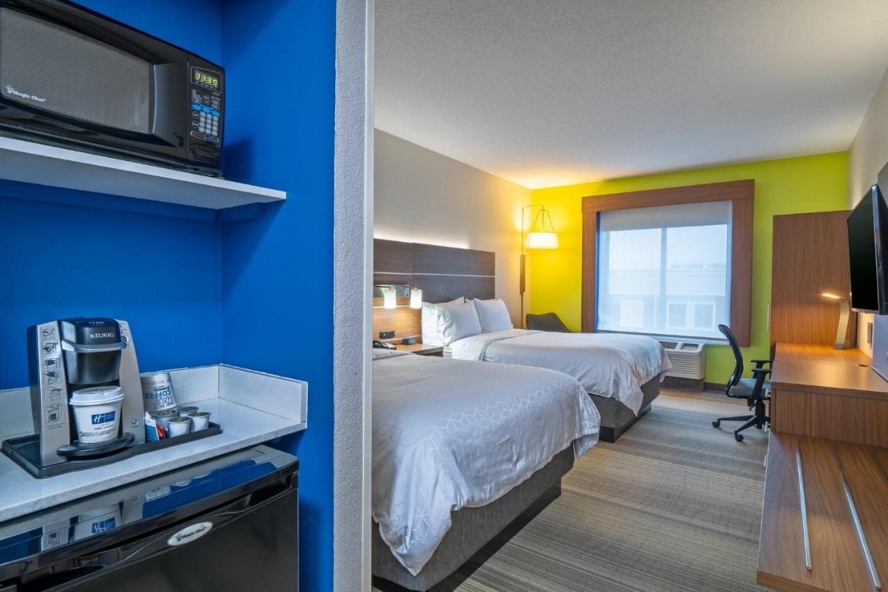 Holiday Inn Express Hotel & Suites Woodbridge, An Ihg Hotel Extérieur photo