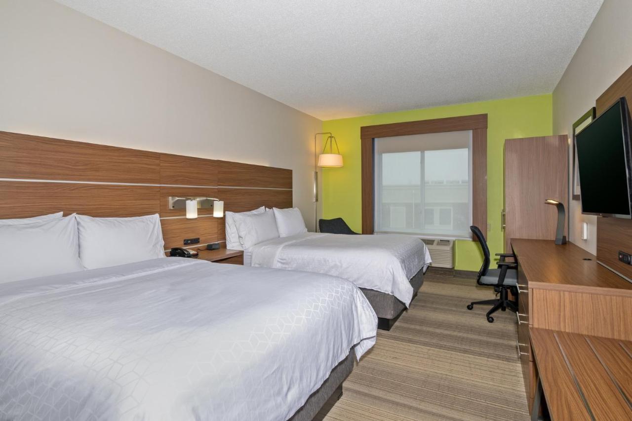 Holiday Inn Express Hotel & Suites Woodbridge, An Ihg Hotel Extérieur photo