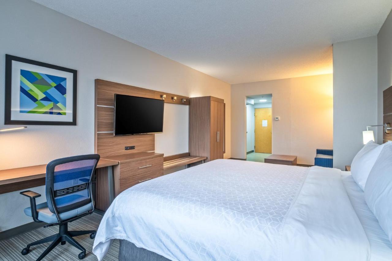 Holiday Inn Express Hotel & Suites Woodbridge, An Ihg Hotel Extérieur photo