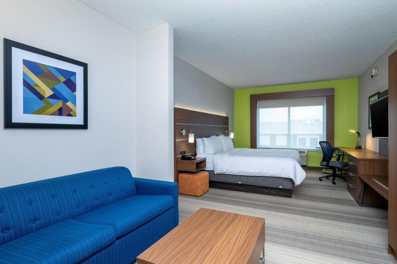 Holiday Inn Express Hotel & Suites Woodbridge, An Ihg Hotel Extérieur photo