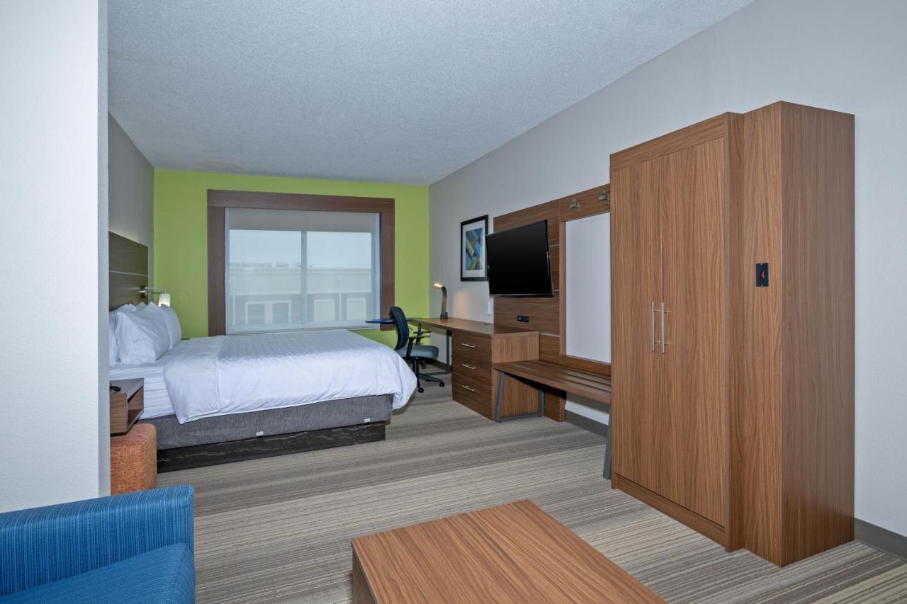 Holiday Inn Express Hotel & Suites Woodbridge, An Ihg Hotel Extérieur photo