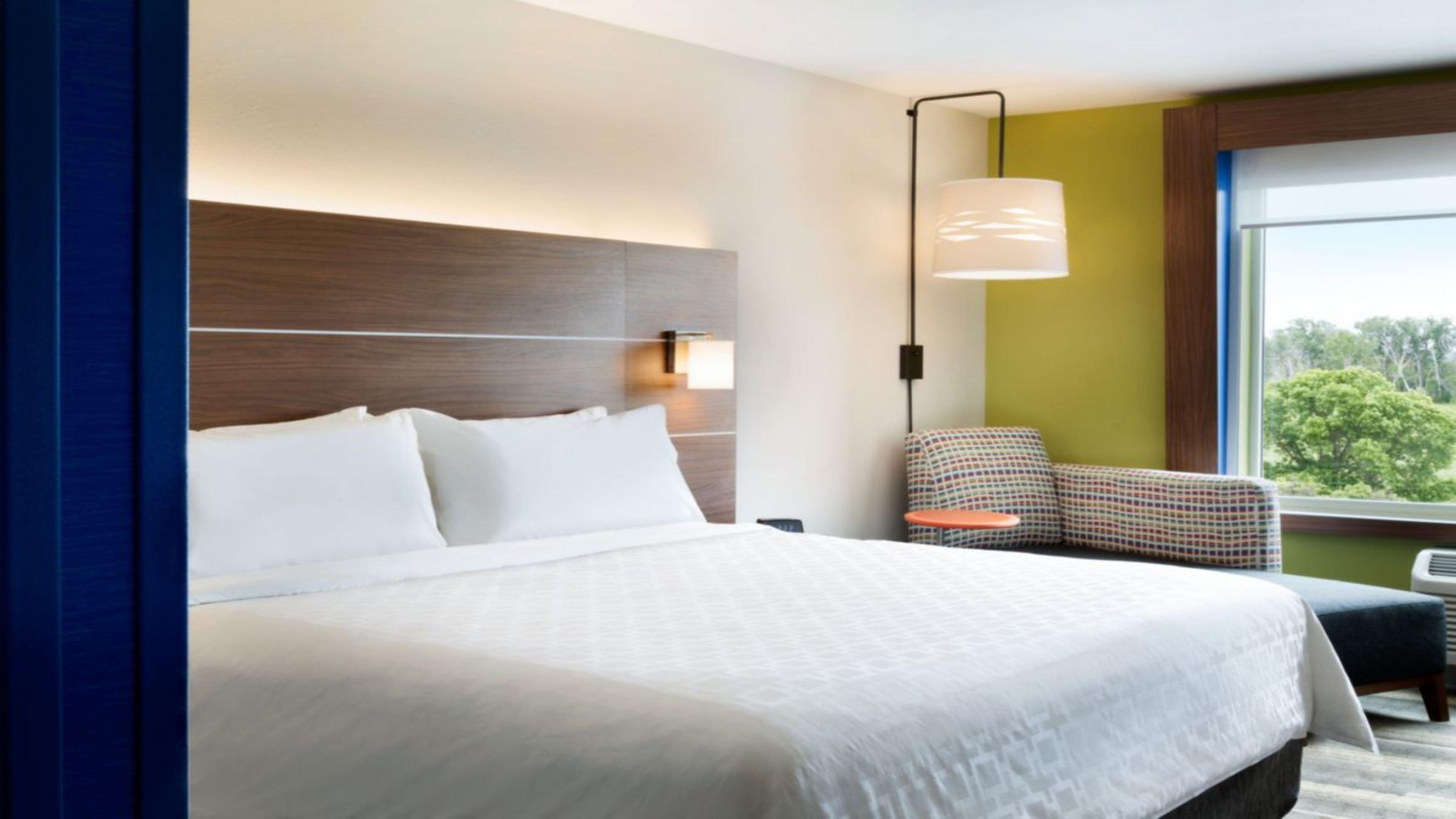 Holiday Inn Express Hotel & Suites Woodbridge, An Ihg Hotel Extérieur photo