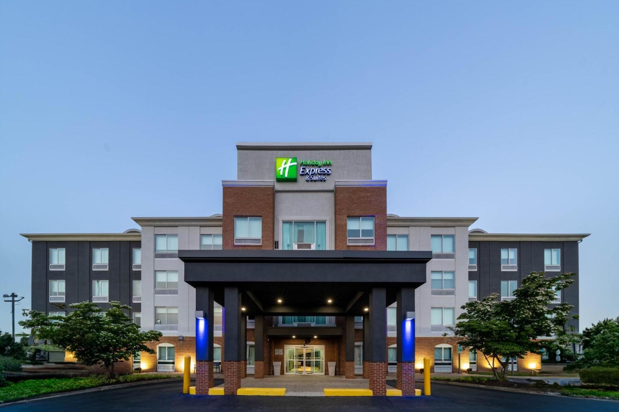 Holiday Inn Express Hotel & Suites Woodbridge, An Ihg Hotel Extérieur photo