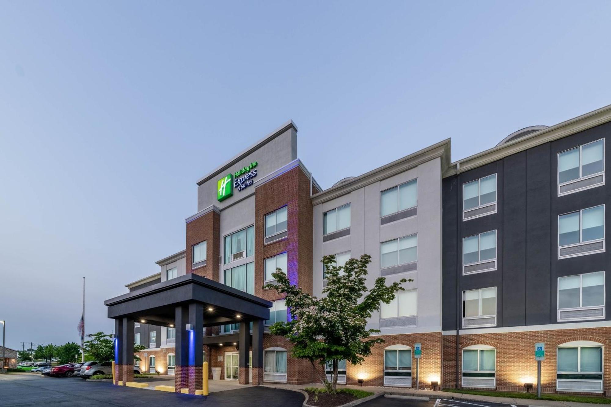 Holiday Inn Express Hotel & Suites Woodbridge, An Ihg Hotel Extérieur photo