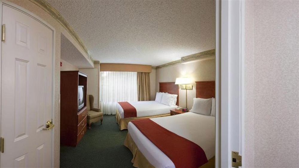 Holiday Inn Express Hotel & Suites Woodbridge, An Ihg Hotel Extérieur photo